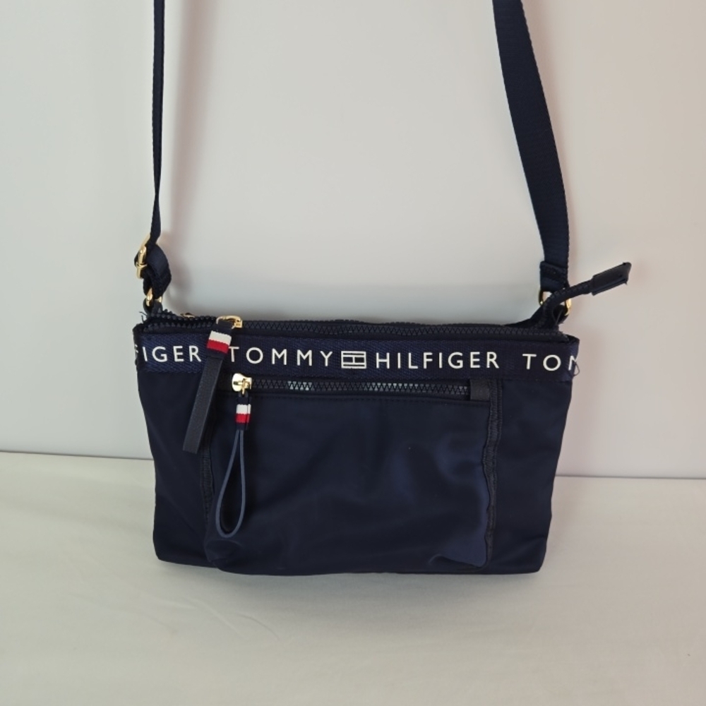 Tommy Hilfiger Navy Blue Shoulder Strap/ Crossbody Vinal Medium Purse Bag Zips